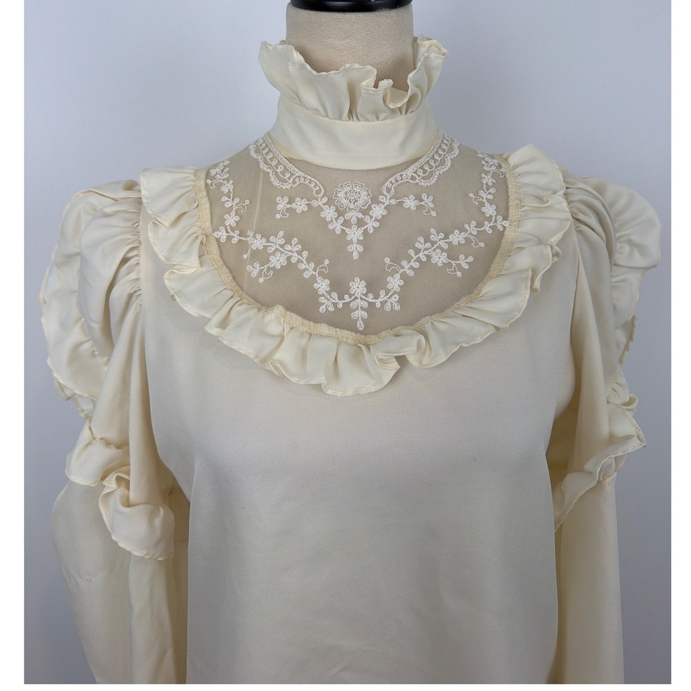 Vintage Blouse M Cream Ruffle Lace Victorian Romantic Vampire Coquette